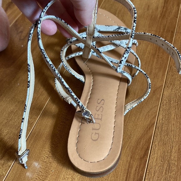 Snakeskin Guess Flat Sandal size 7 1/2 - Picture 3 of 5
